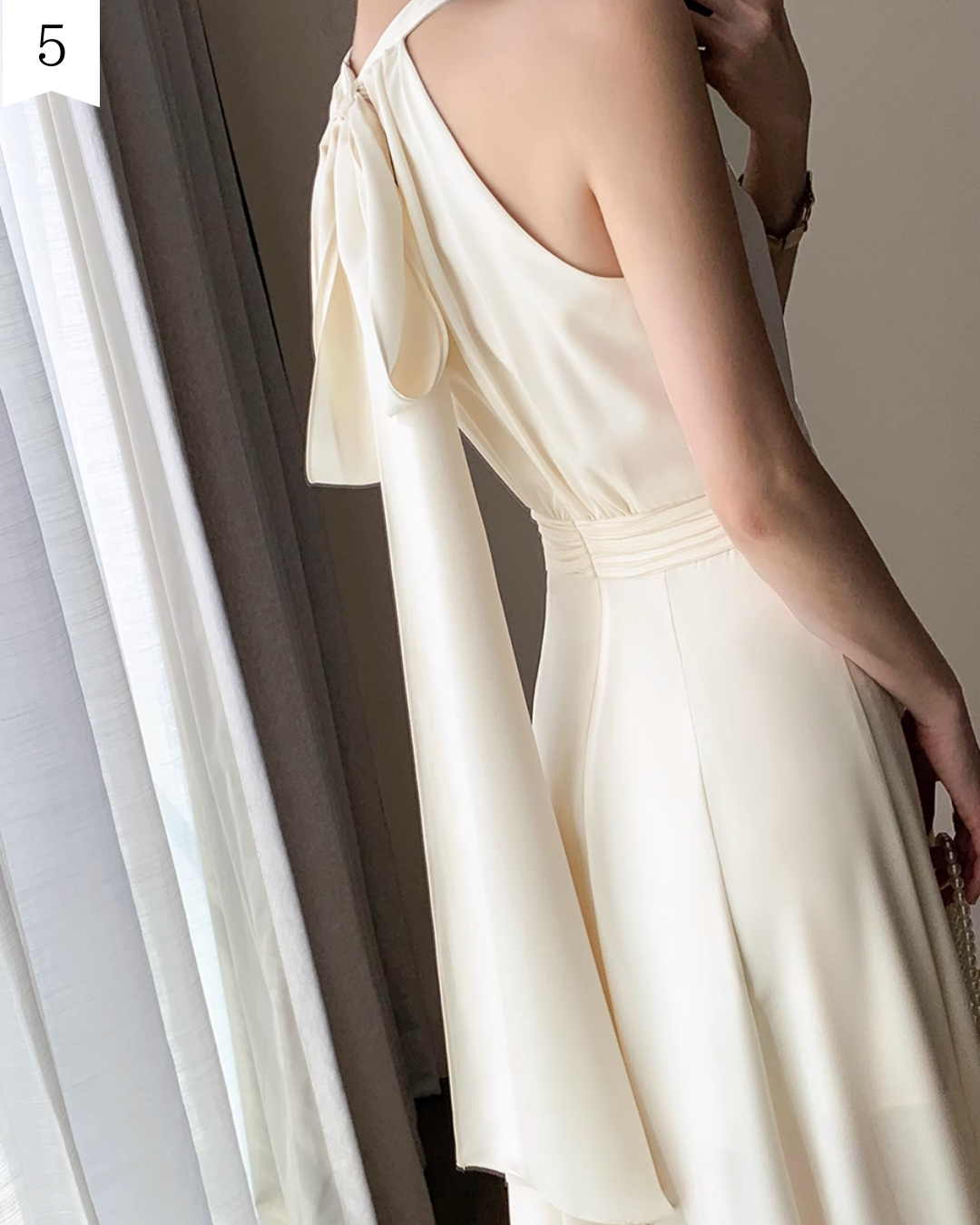 Back ribbon halterneck dress