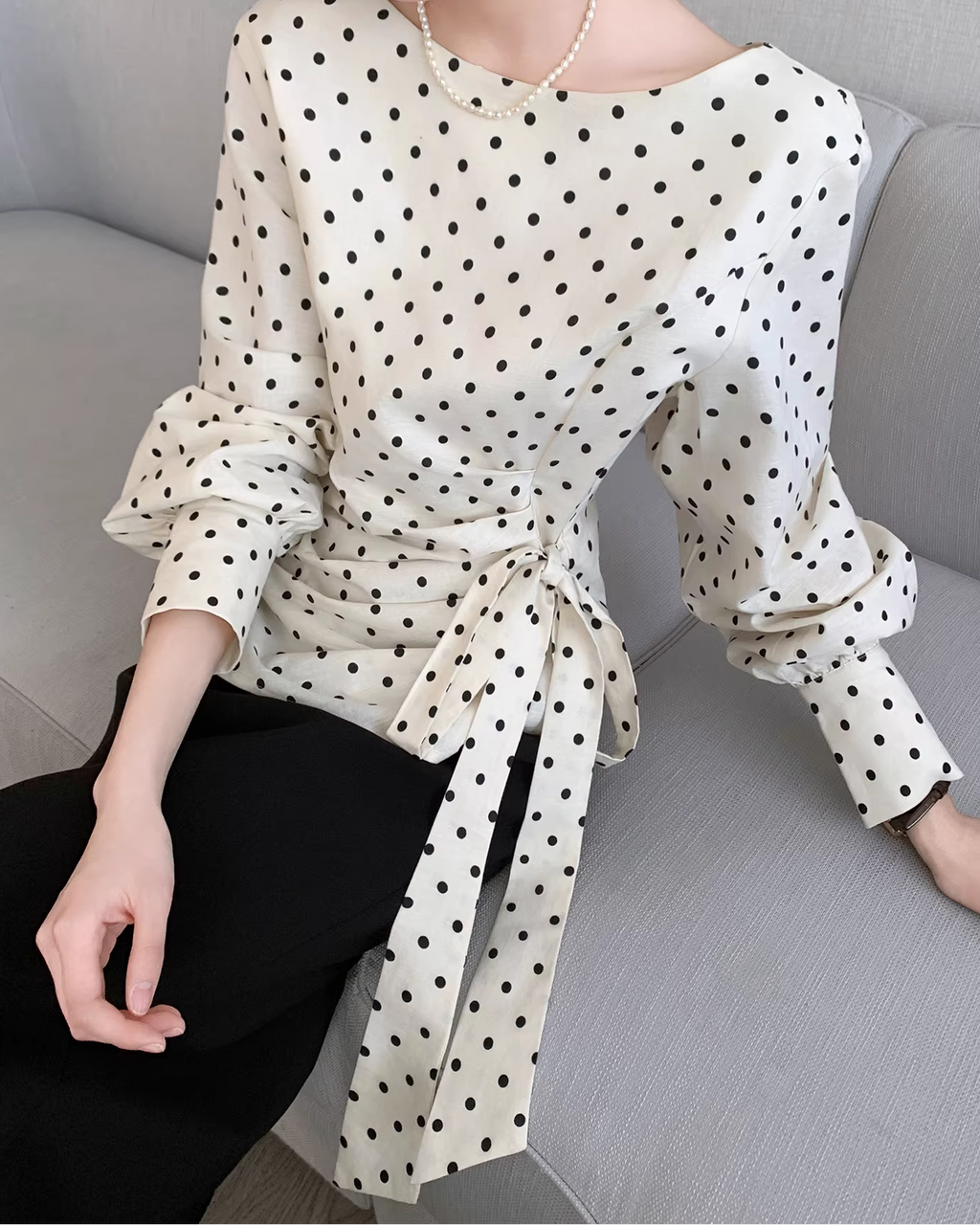 Side ribbon asymmetrical dot top