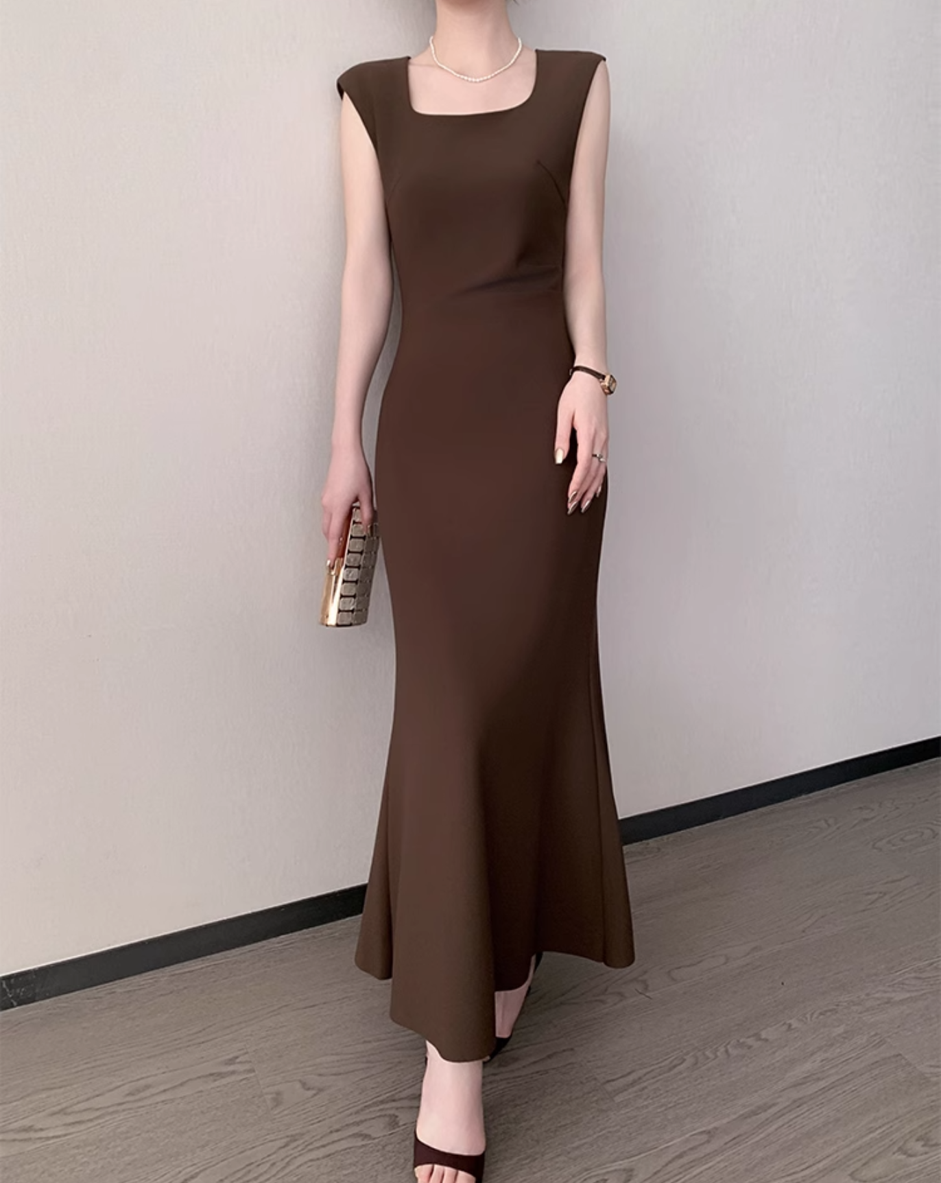 Elegant tight square neck dress (long sleeves)