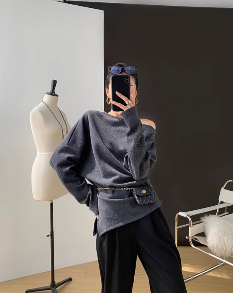 Slanting one shoulder knit tops