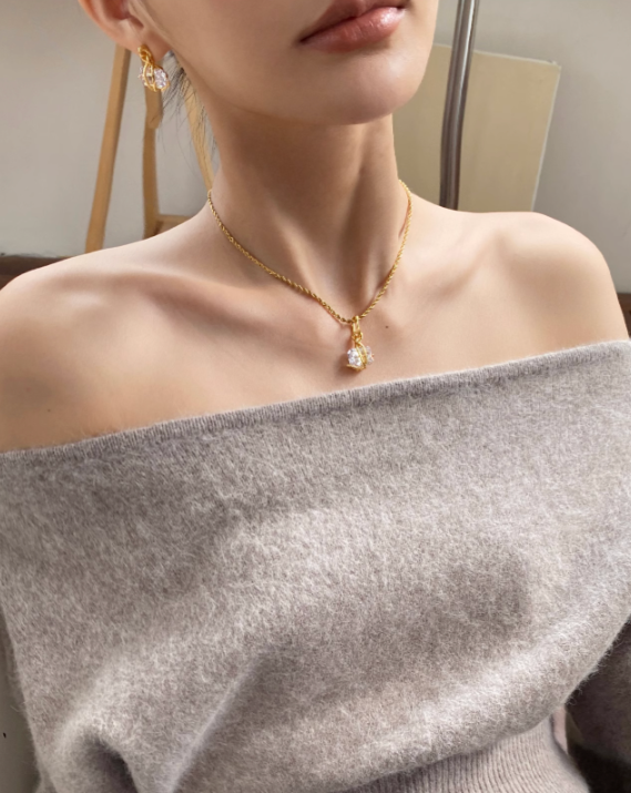 Crystal stone earrings &amp; necklace