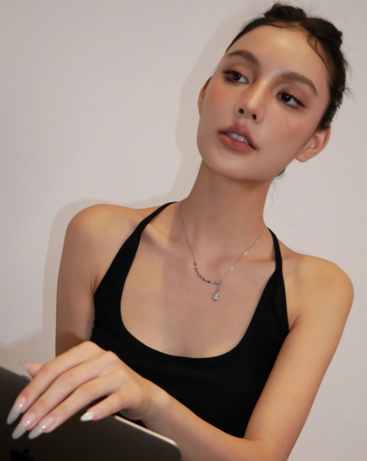 Teardrop silver necklace