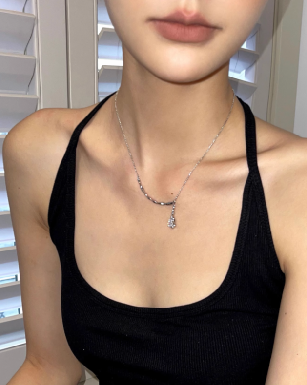 Teardrop silver necklace