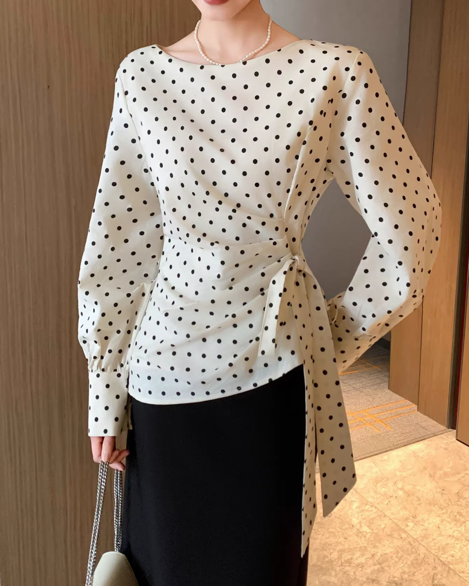 Side ribbon asymmetrical dot top