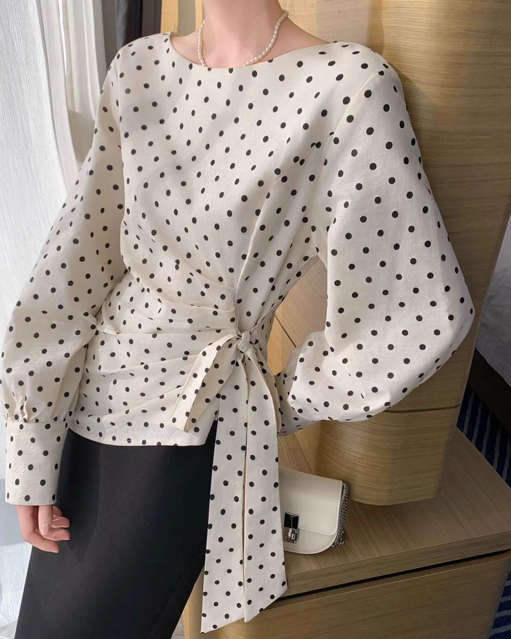 Side ribbon asymmetrical dot top