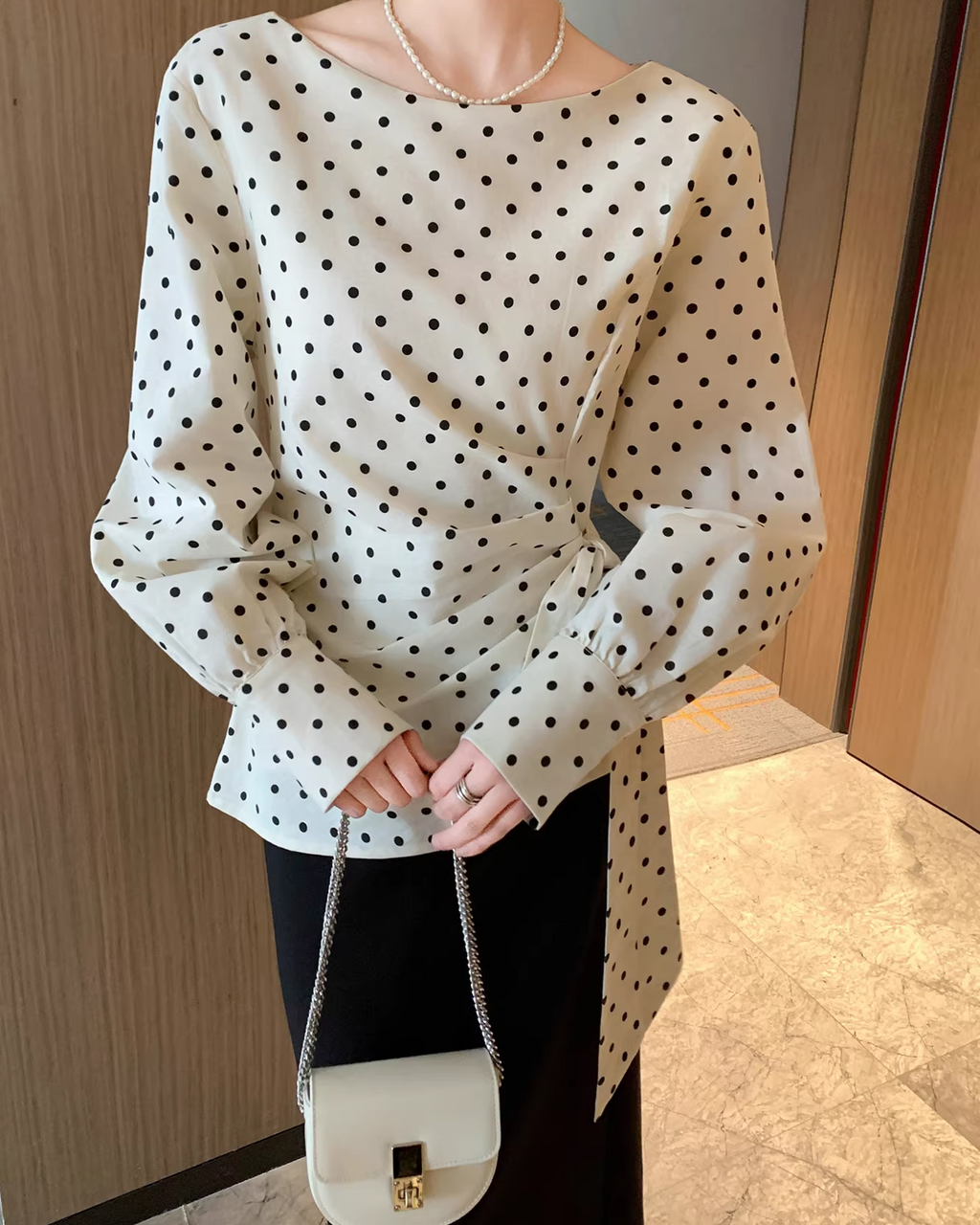 Side ribbon asymmetrical dot top