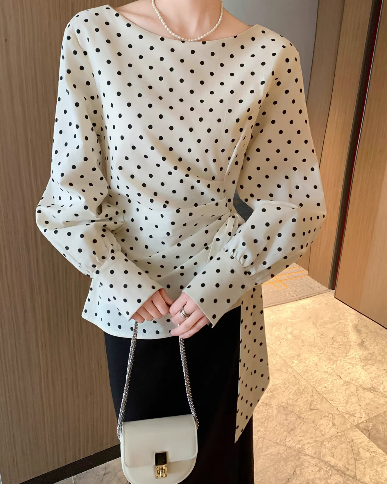 Side ribbon asymmetrical dot top