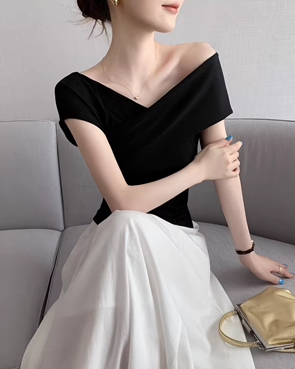 Boat-Neck Fitted Top (Black)