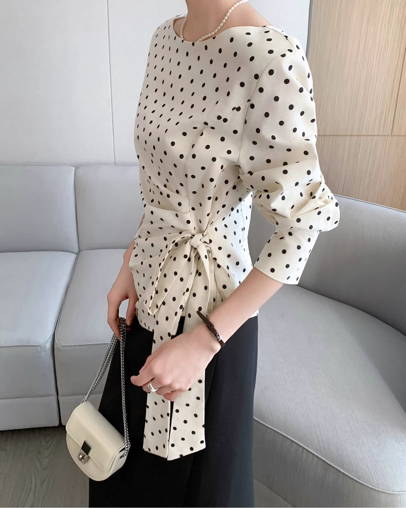 Side ribbon asymmetrical dot top