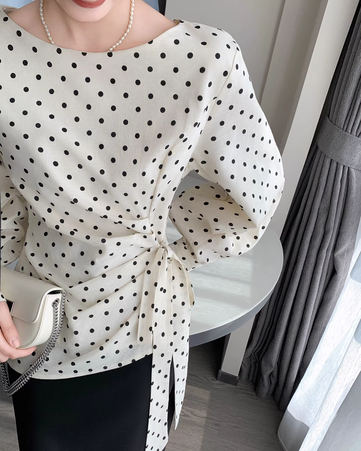 Side ribbon asymmetrical dot top