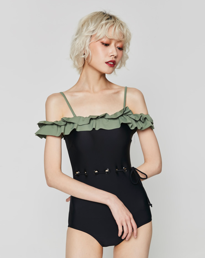 Chest frill ennui swimwear