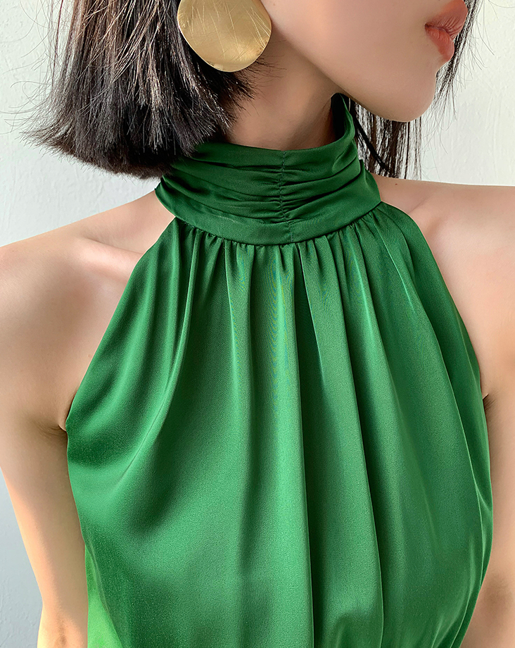 [Worn by RINA] Elegant halter neck dress (Green)