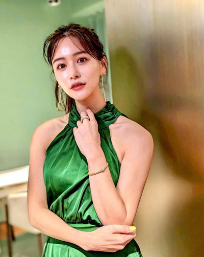 [Worn by RINA] Elegant halter neck dress (Green)